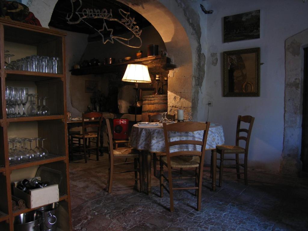 Belle De Nuit Bed and Breakfast Oppède Eksteriør billede